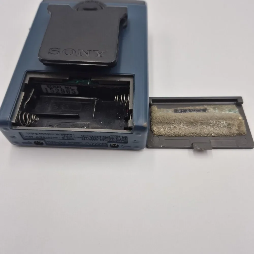 Sony Walkman Am/FM Radio SRF-22W